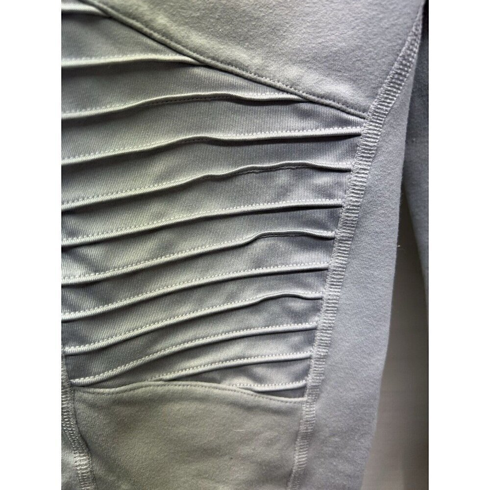 Alo Yoga Moto Leggings Size Small light gray Woman’s Textured High Waisted - Picture 3 of 11